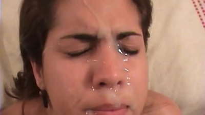 Όμορφη λατίνα μελαχρινή έχει σκληρό σεξ